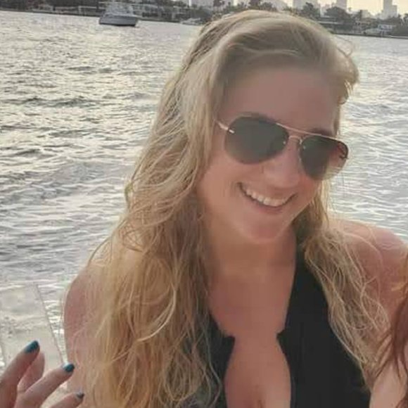 Meet your Posher, Laura - Picture 1 of 1